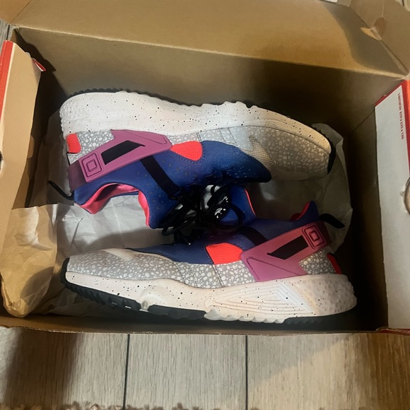 Nike Air Huarache Utility Premium Safari Mens Sneakers Size 13 White Blue Pink - Picture 6 of 8